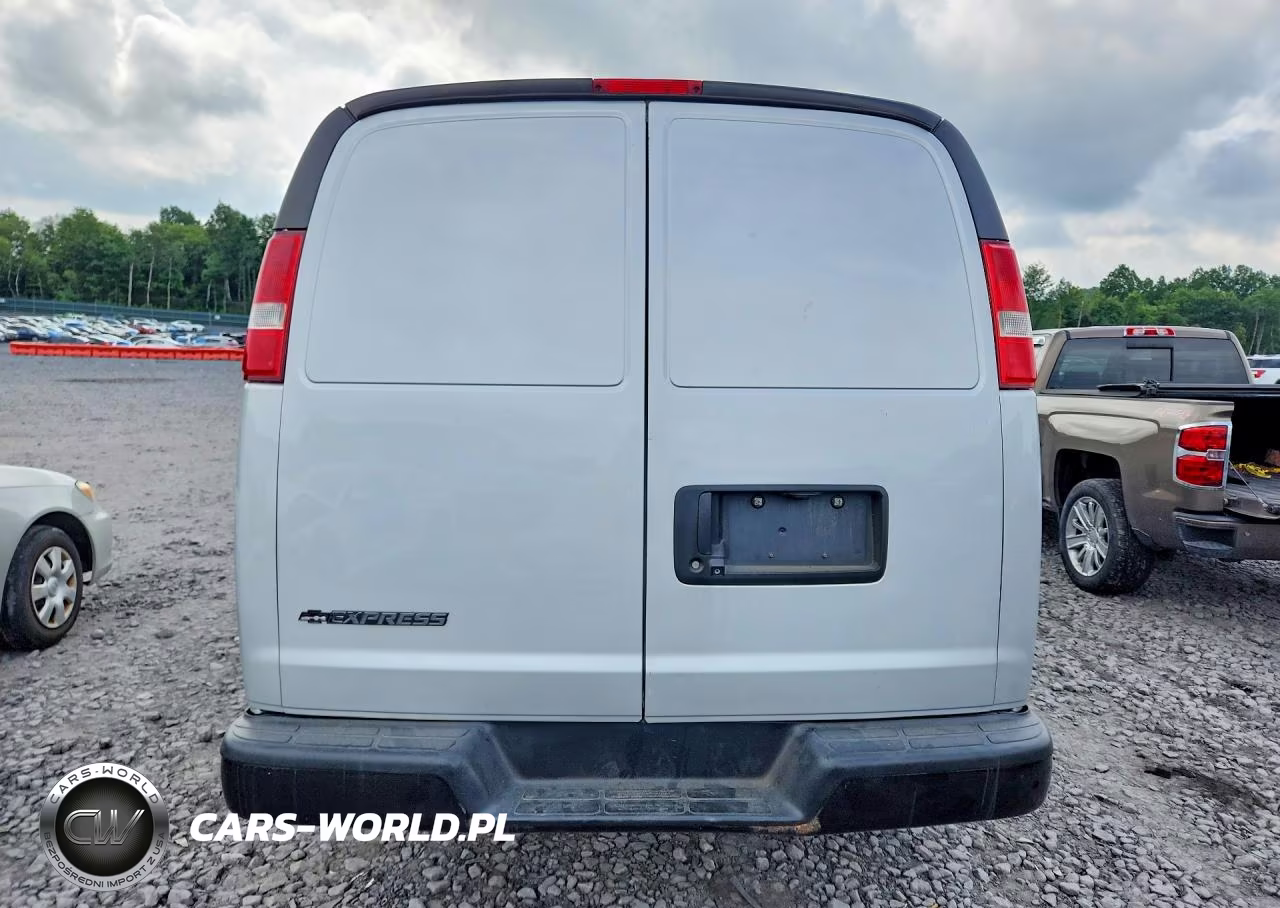 2018 Chevrolet Express G2500 VIN:1GCWGAFGXJ1340297 - 6