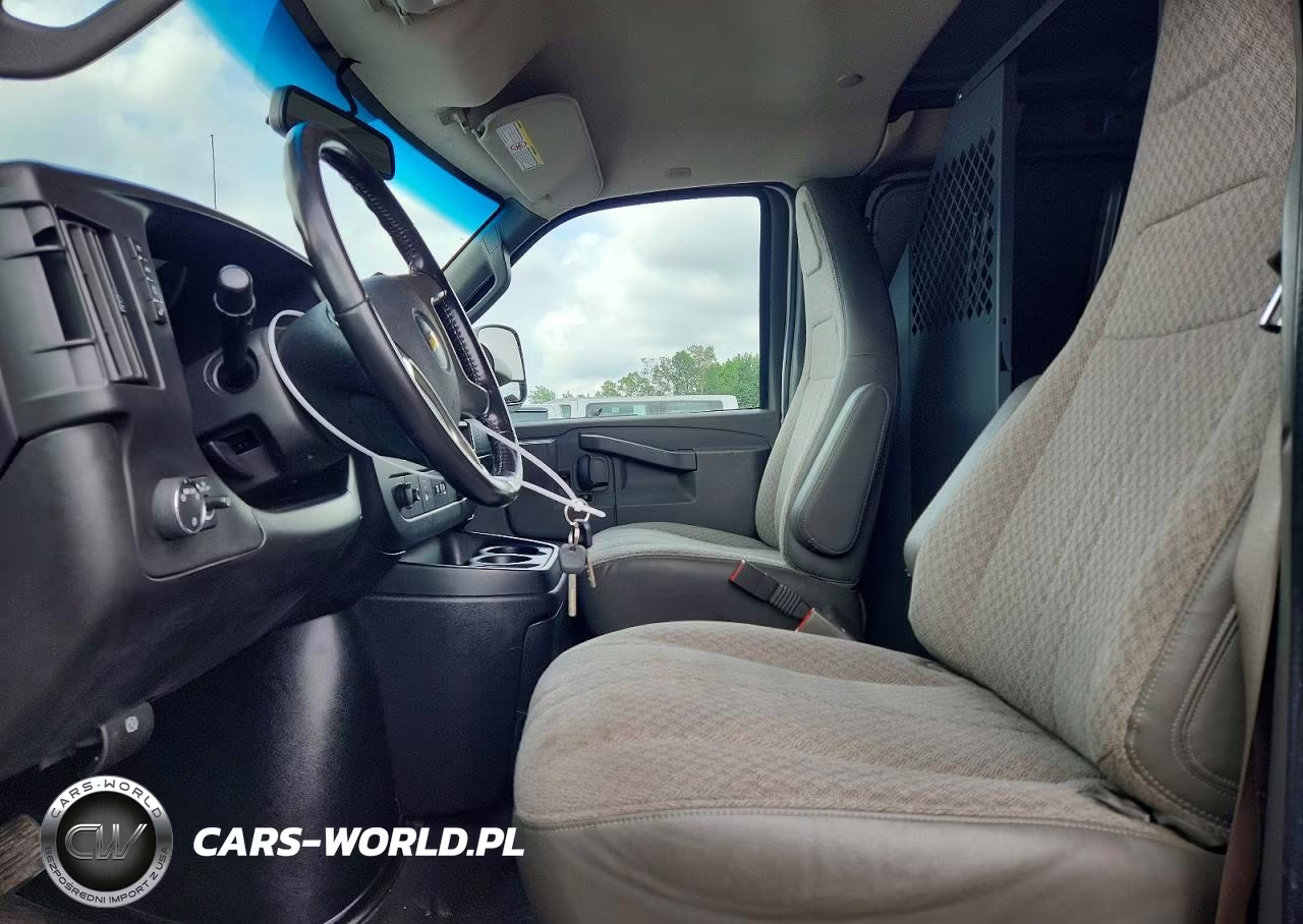 2018 Chevrolet Express G2500 VIN:1GCWGAFGXJ1340297 - 7