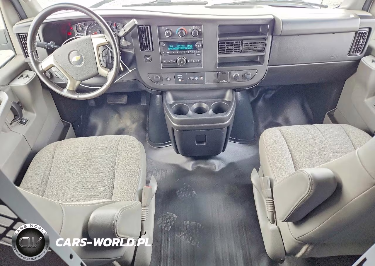 2018 Chevrolet Express G2500 VIN:1GCWGAFGXJ1340297 - 8