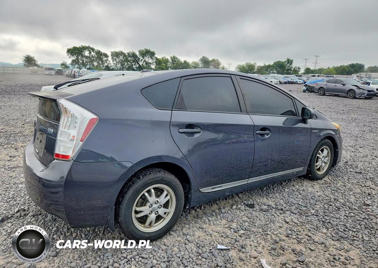 2011 Toyota Prius Four VIN:JTDKN3DU6B1375817 - 3