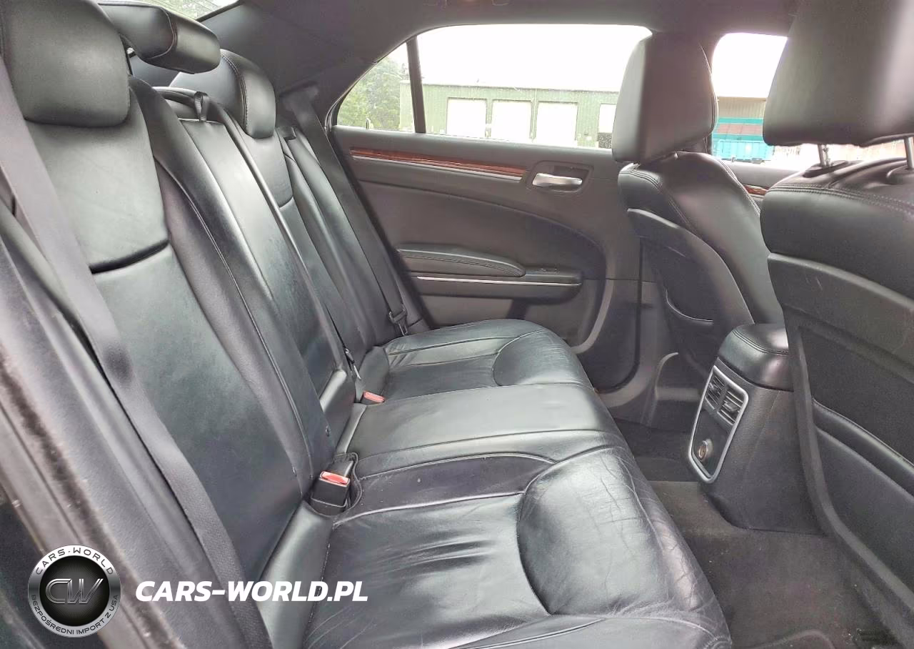 2013 Chrysler 300 VIN:2C3CCAAG2DH588334 - 10