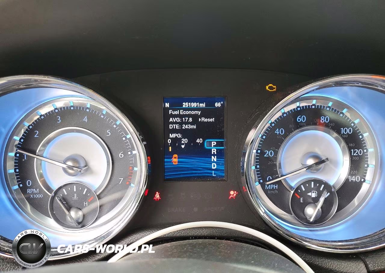 2013 Chrysler 300 VIN:2C3CCAAG2DH588334 - 9
