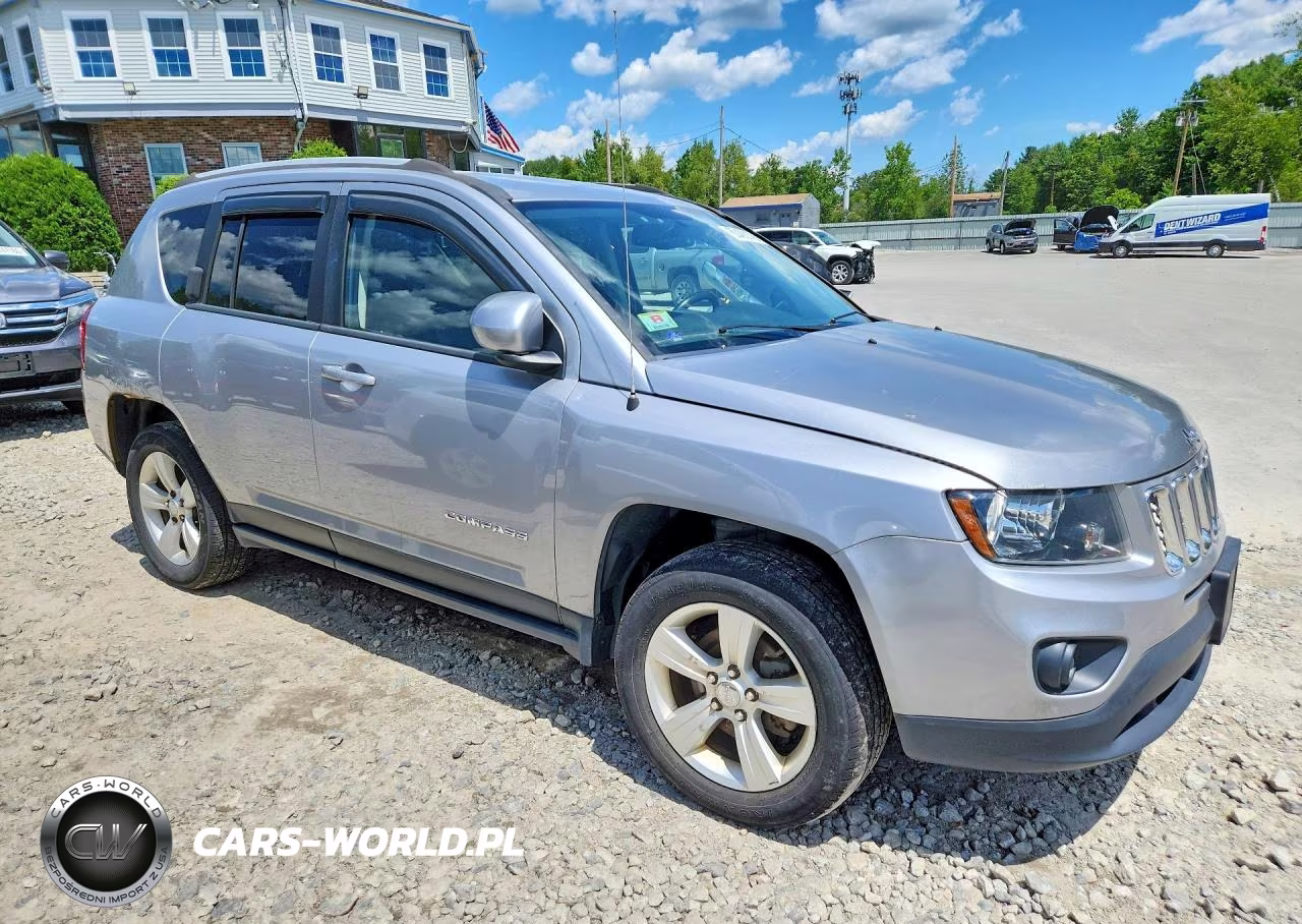 2017 Jeep Compass Latitude VIN:1C4NJDEB3HD162312 - 4