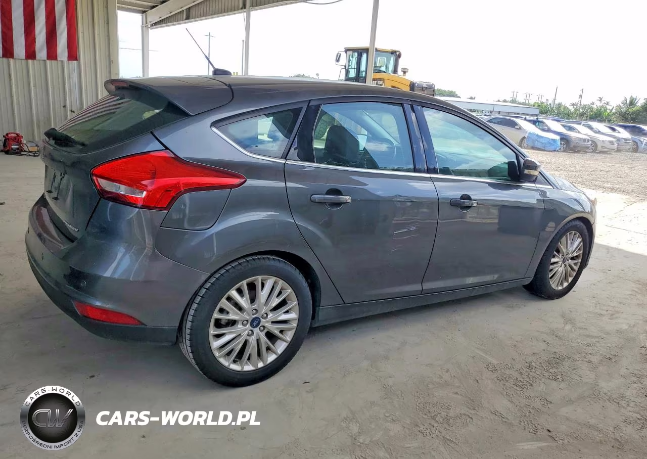 2017 Ford Focus Titanium VIN:1FADP3N24HL230276 - 3