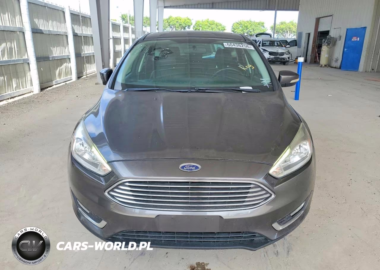 2017 Ford Focus Titanium VIN:1FADP3N24HL230276 - 5