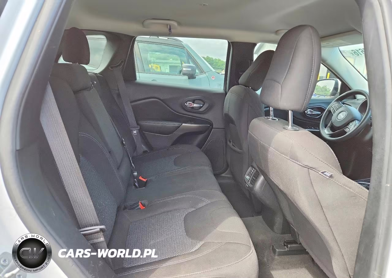 2020 Jeep Cherokee Latitude VIN:1C4PJLCBXLD652969 - 11