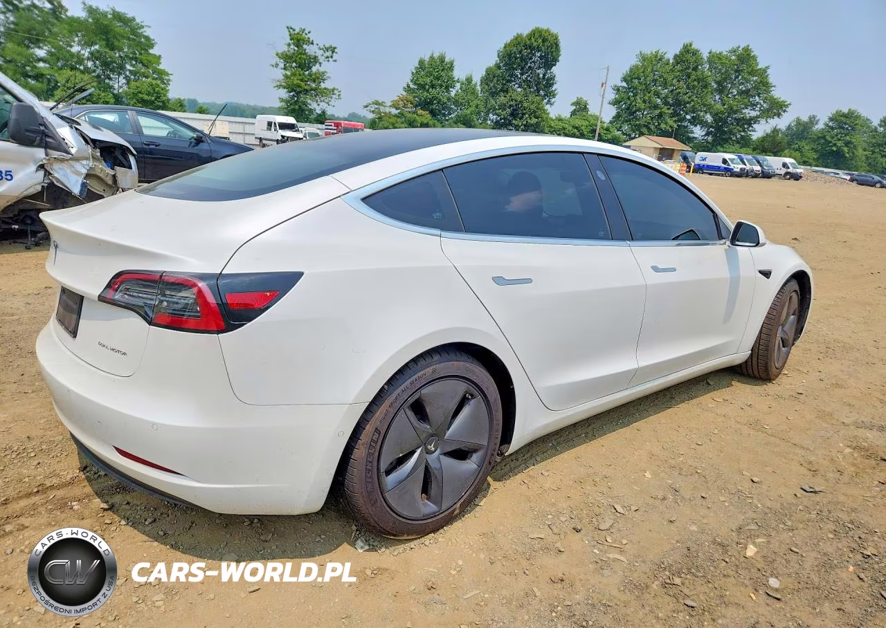 2020 Tesla Model 3 VIN:5YJ3E1EB8LF811758 - 3