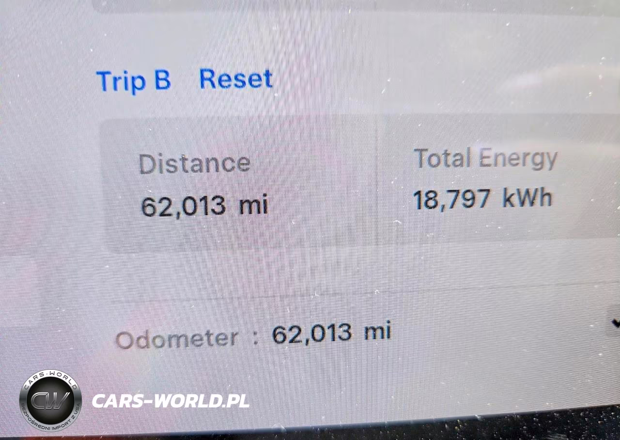 2020 Tesla Model 3 VIN:5YJ3E1EB8LF811758 - 9