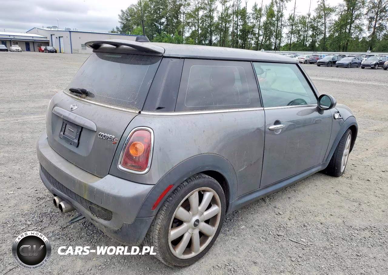 2008 Mini Cooper S VIN:WMWMF73528TV39324 - 3