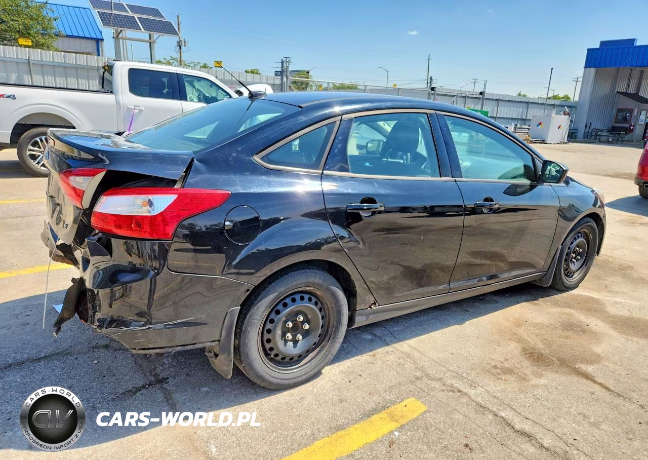 2012 Ford Focus Se VIN:1FAHP3F22CL211086 - 3