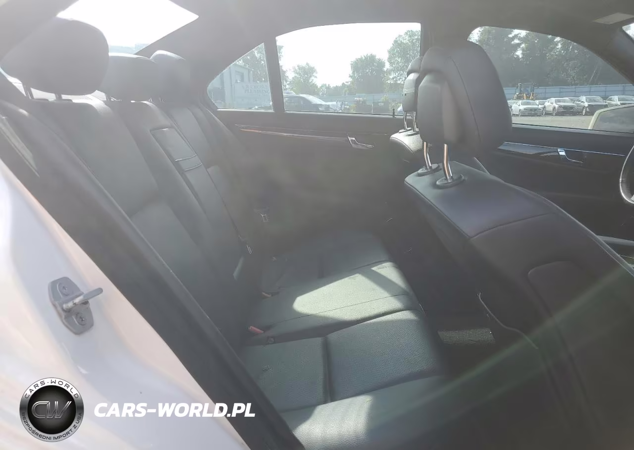 2011 Mercedes-Benz C 300 4Matic VIN:WDDGF8BB8BR133913 - 10