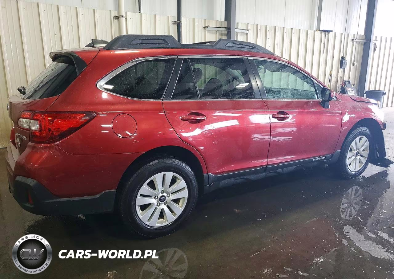 2018 Subaru Outback 2.5I Premium VIN:4S4BSACC5J3355076 - 3