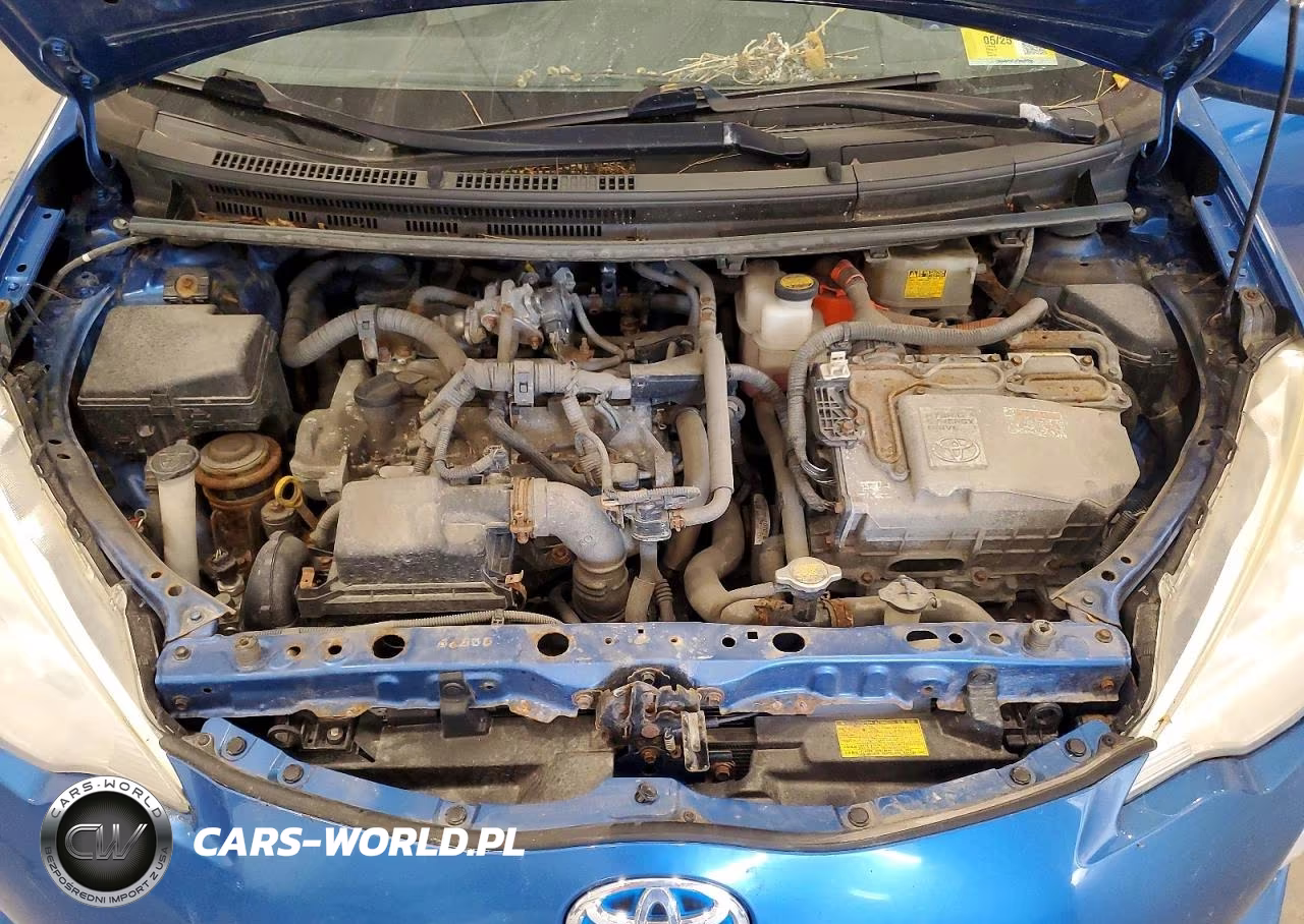 2013 Toyota Prius C Two VIN:JTDKDTB36D1554245 - 11