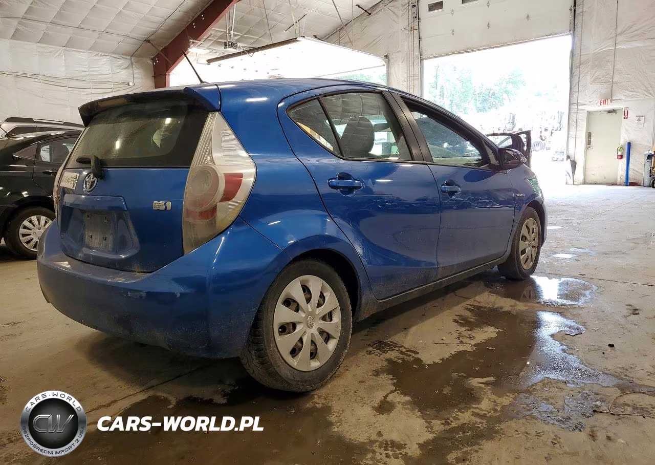 2013 Toyota Prius C Two VIN:JTDKDTB36D1554245 - 3