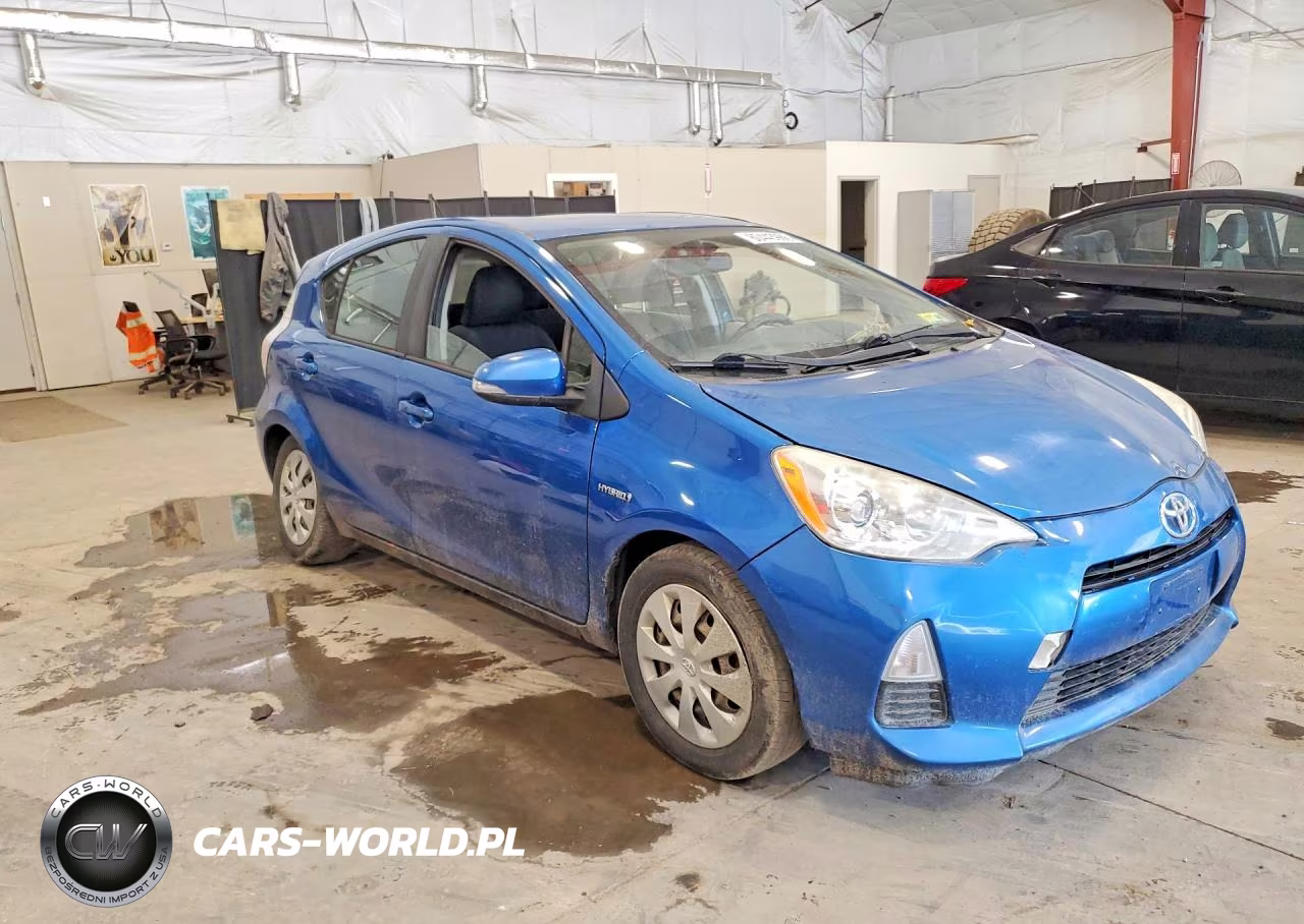 2013 Toyota Prius C Two VIN:JTDKDTB36D1554245 - 4