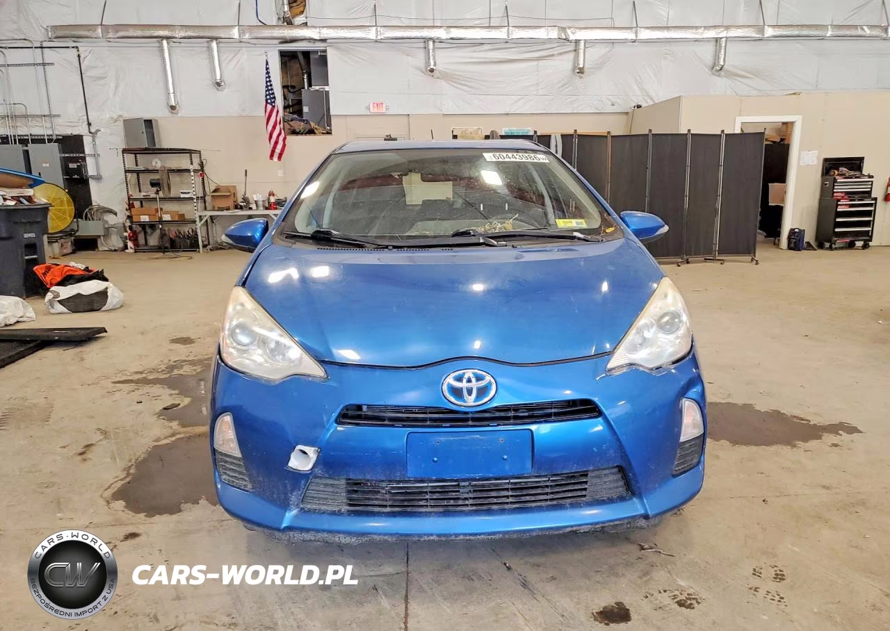 2013 Toyota Prius C Two VIN:JTDKDTB36D1554245 - 5