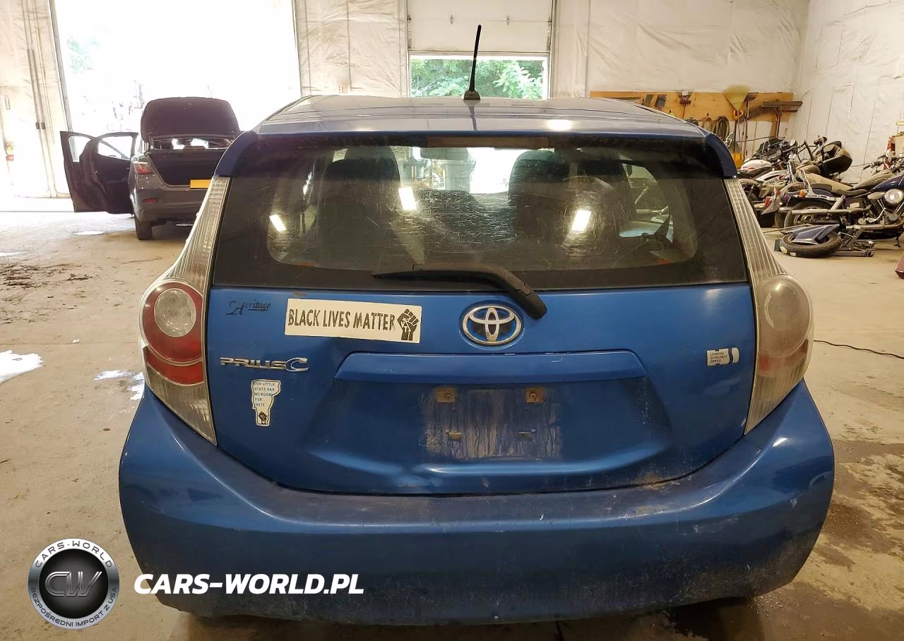 2013 Toyota Prius C Two VIN:JTDKDTB36D1554245 - 6
