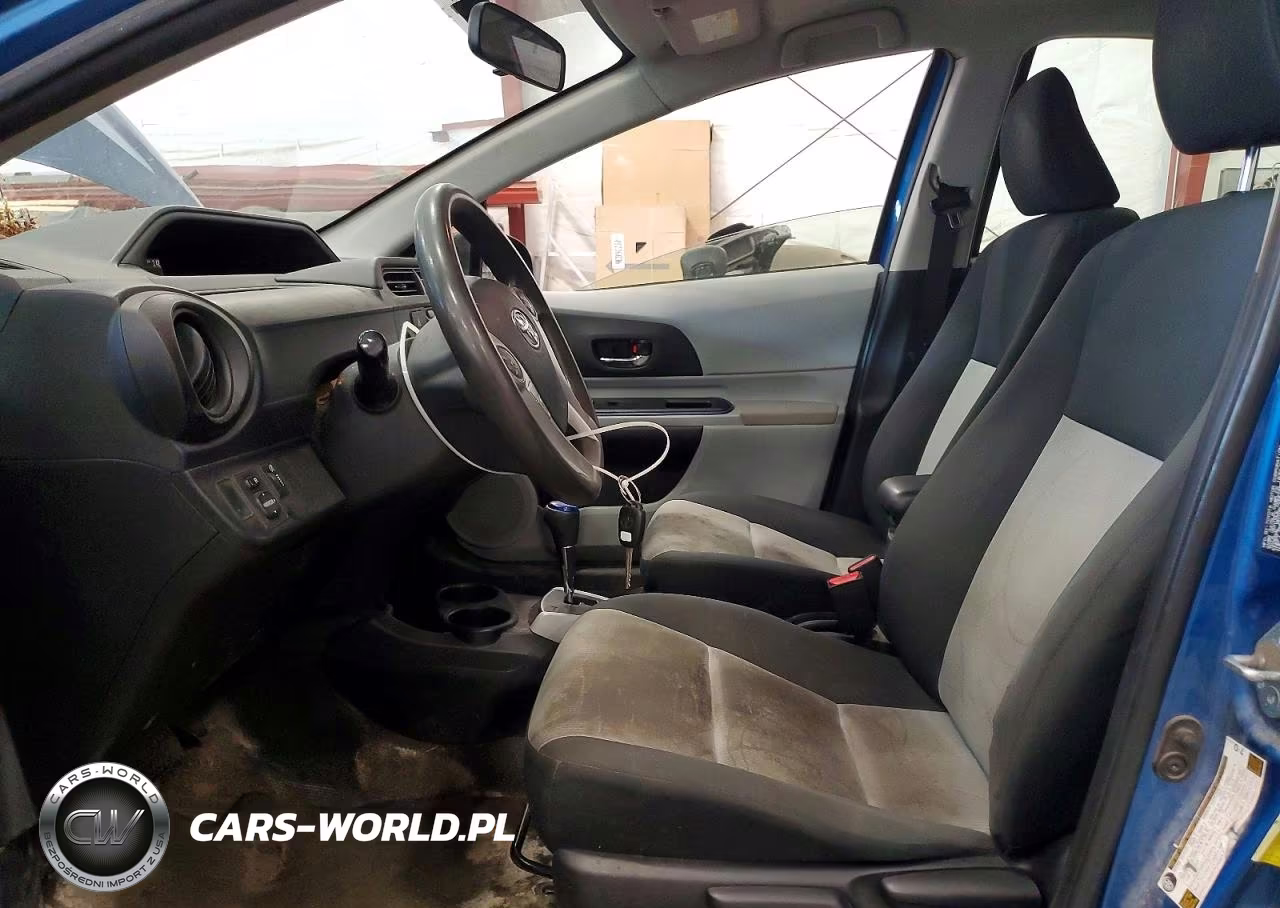 2013 Toyota Prius C Two VIN:JTDKDTB36D1554245 - 7