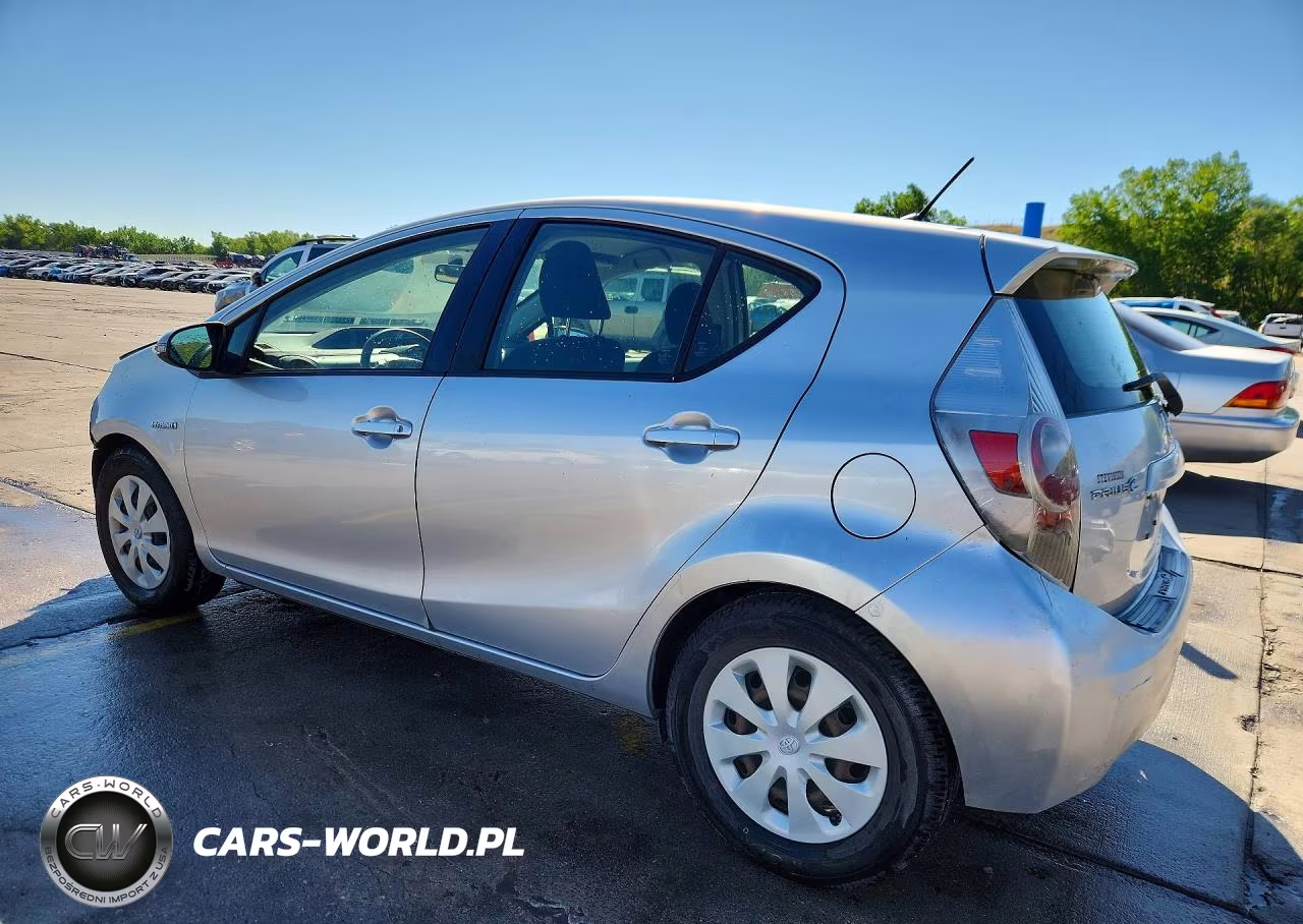 2013 Toyota Prius C Two VIN:JTDKDTB38D1548995 - 2