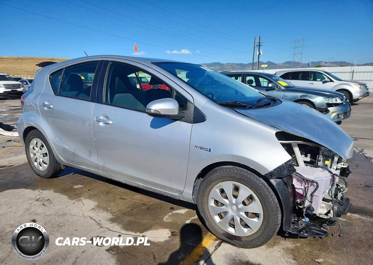 2013 Toyota Prius C Two VIN:JTDKDTB38D1548995 - 4