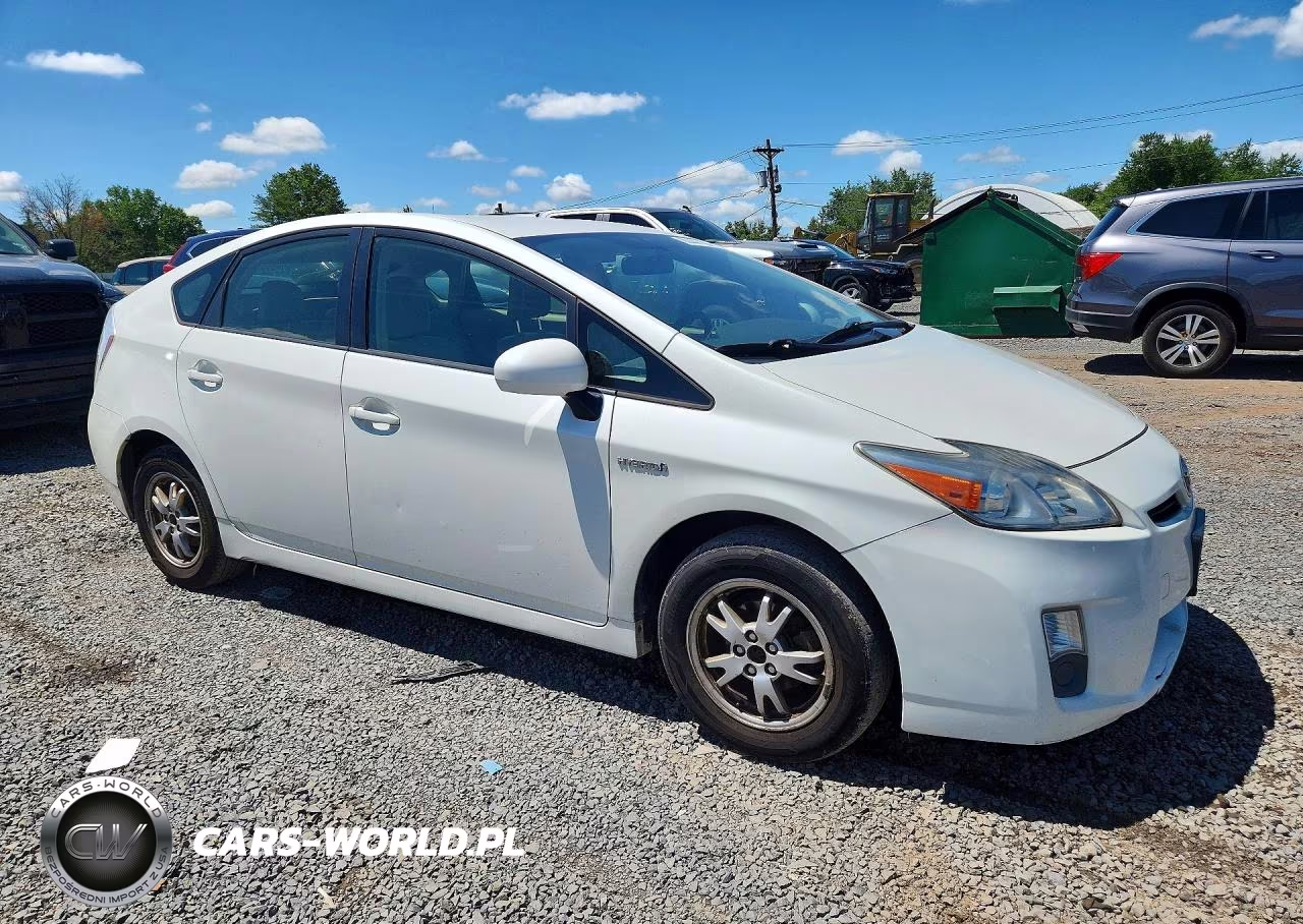 2011 Toyota Prius Three VIN:JTDKN3DU4B1399954 - 4