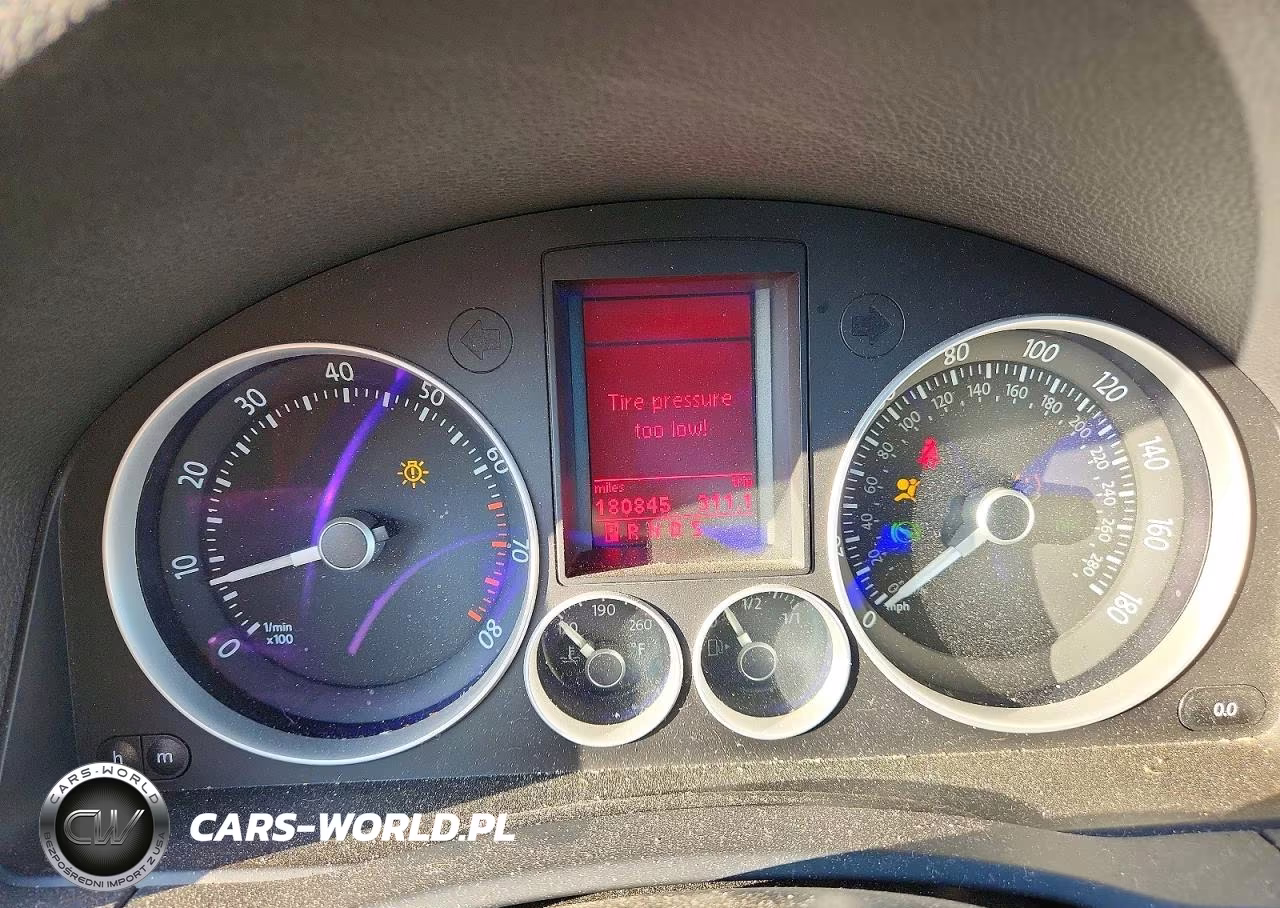 2008 Volkswagen R32 VIN:WVWKC71K18W055767 - 9