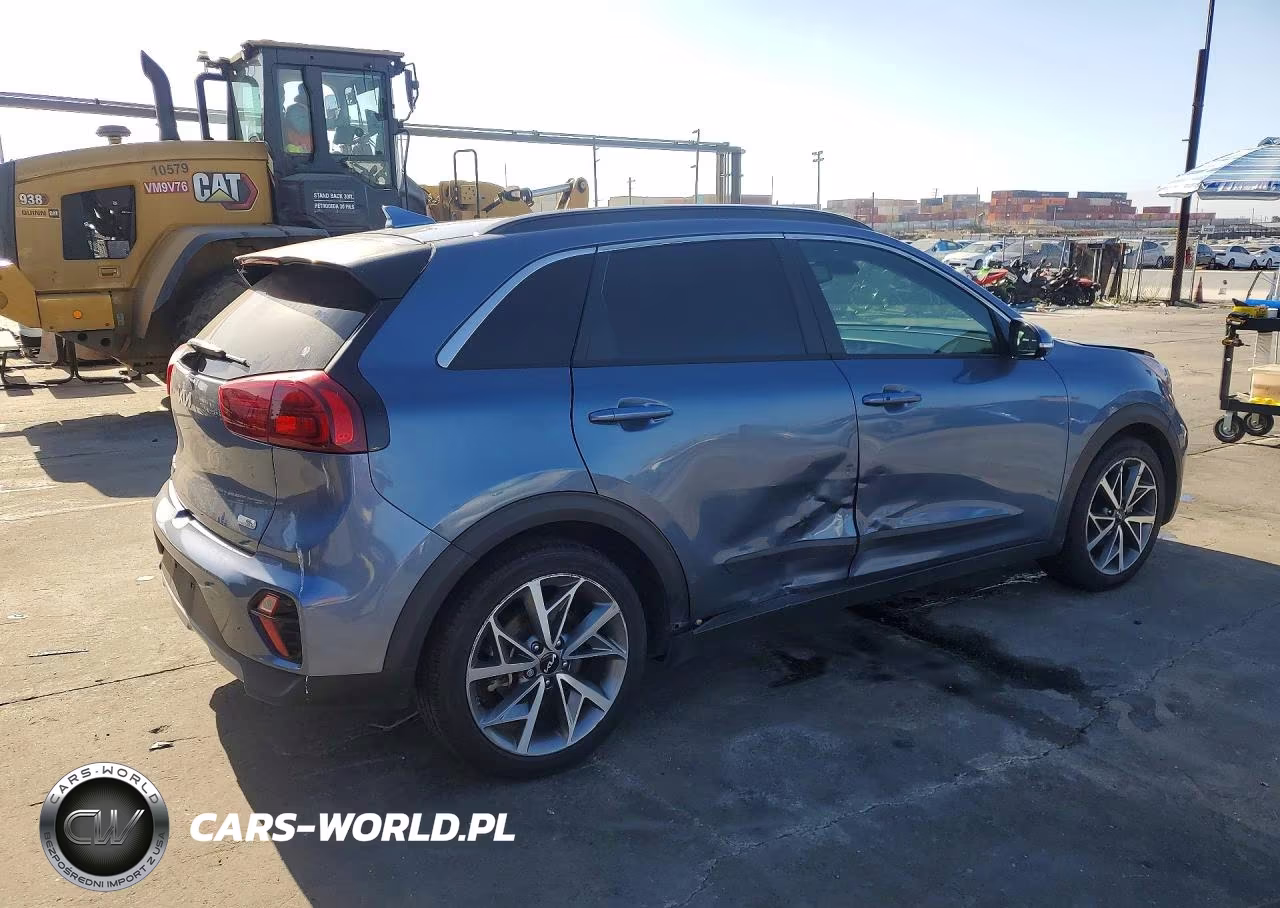 2022 Kia Niro Touring Special Edition VIN:KNDCC3LC7N5546929 - 3