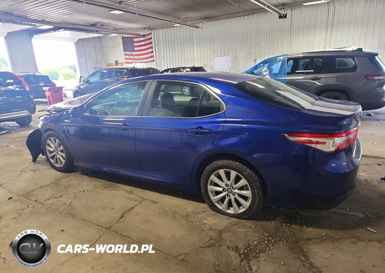 2018 Toyota Camry Le VIN:4T1B11HK1JU502216 - 2