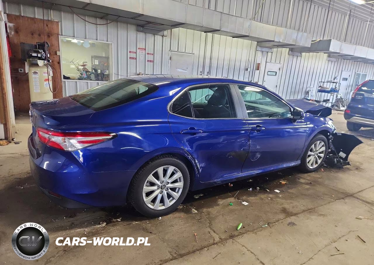2018 Toyota Camry Le VIN:4T1B11HK1JU502216 - 3
