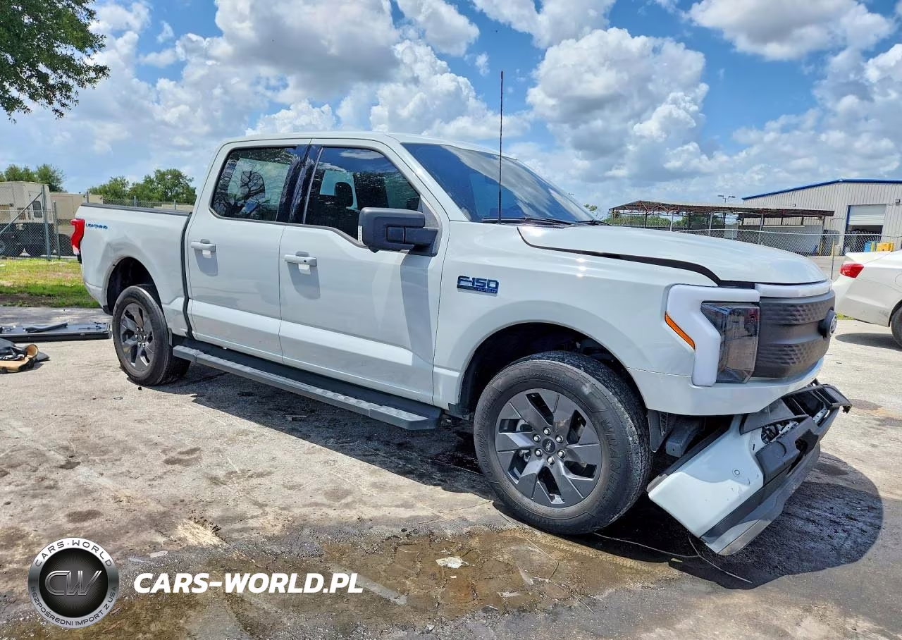 2024 Ford F150 Lightning Xlt VIN:1FT6W3L79RWG06443 - 4