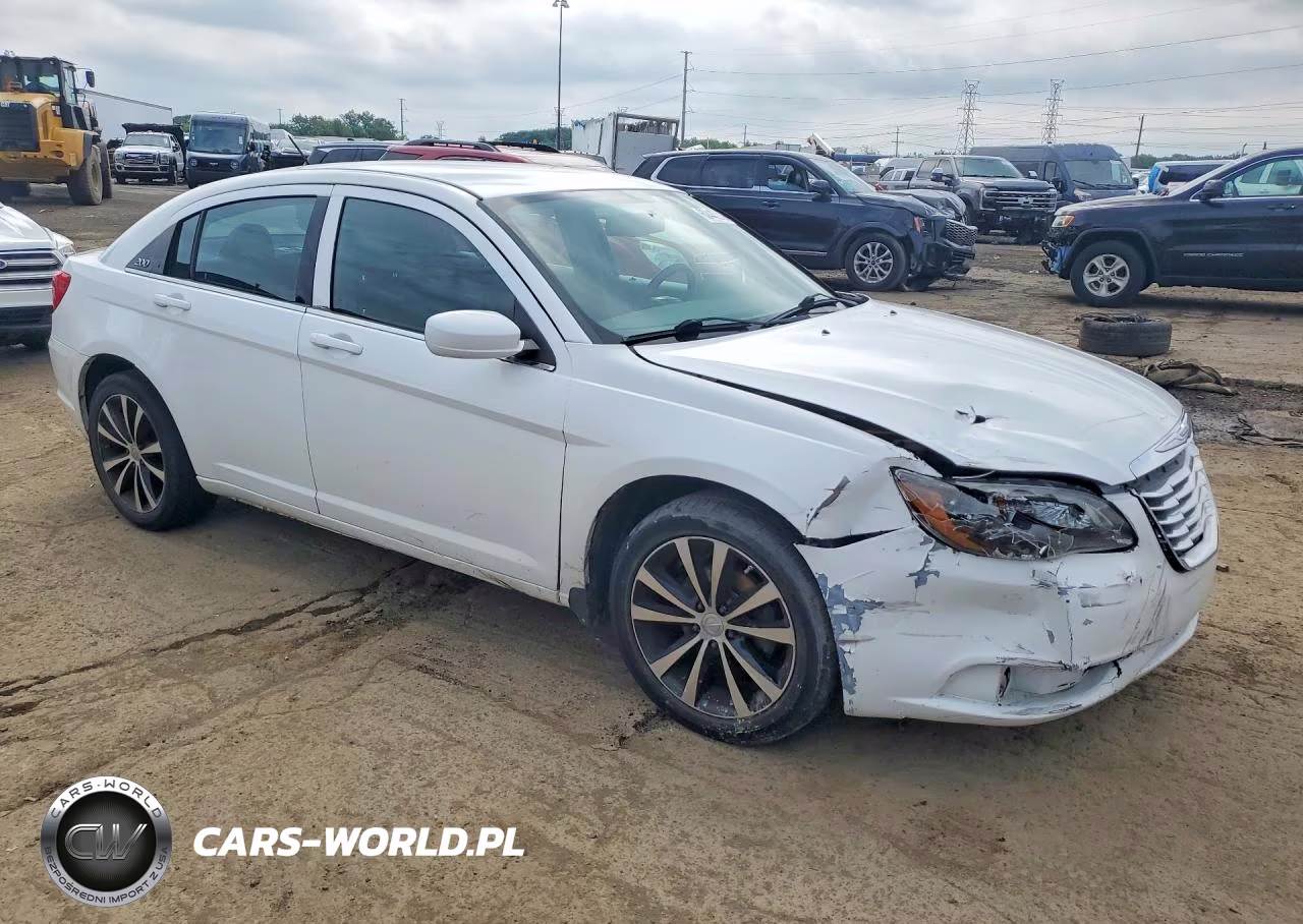 2014 Chrysler 200 Touring VIN:1C3CCBBG7EN120144 - 4