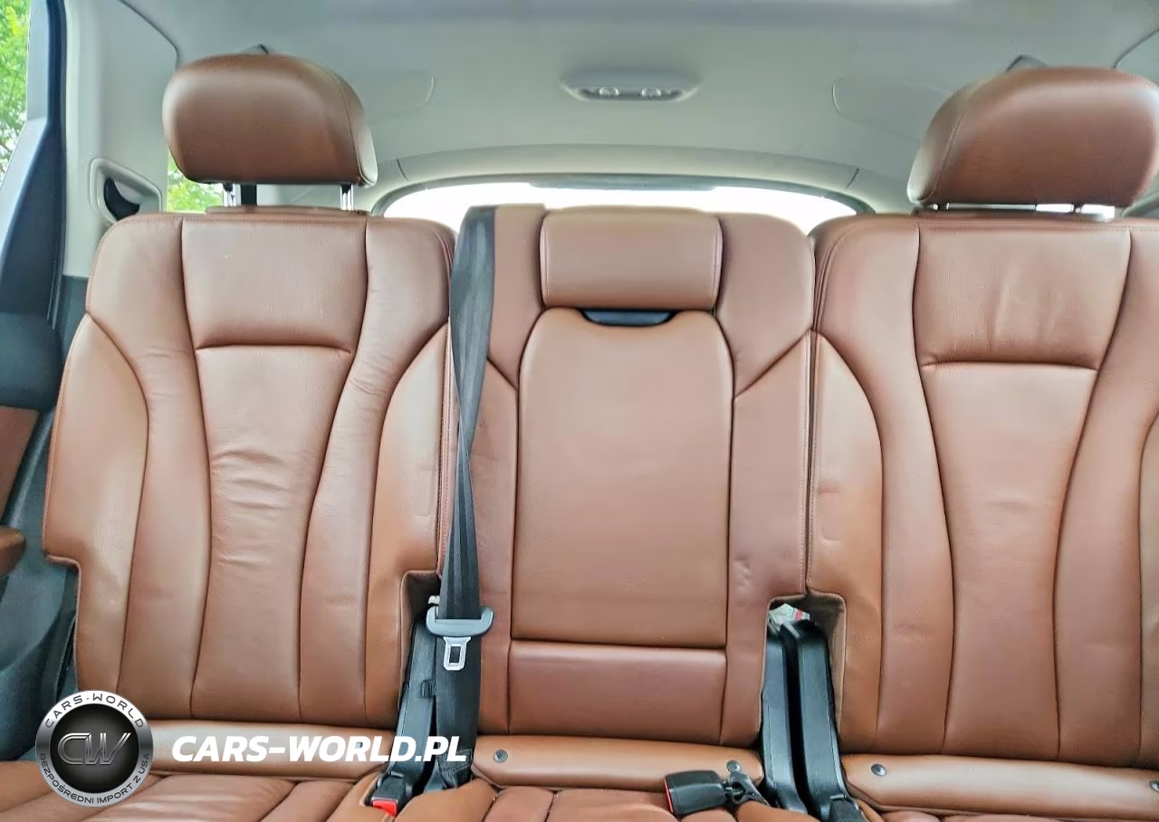 2018 Audi Q7 Premium Plus VIN:WA1LHBF7XJD020203 - 11