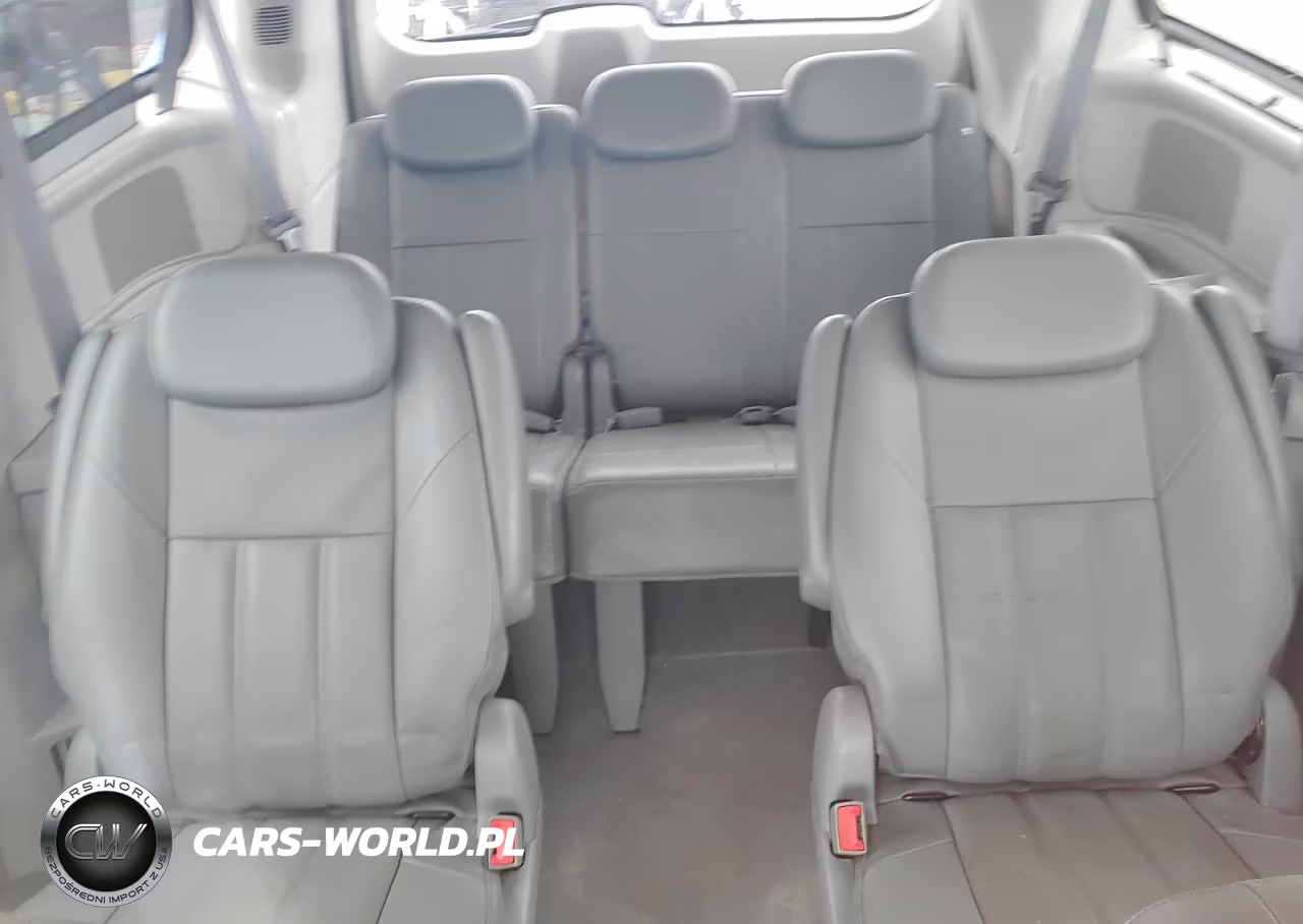 2008 Chrysler Town & Country Touring VIN:2A8HR54P08R714024 - 10