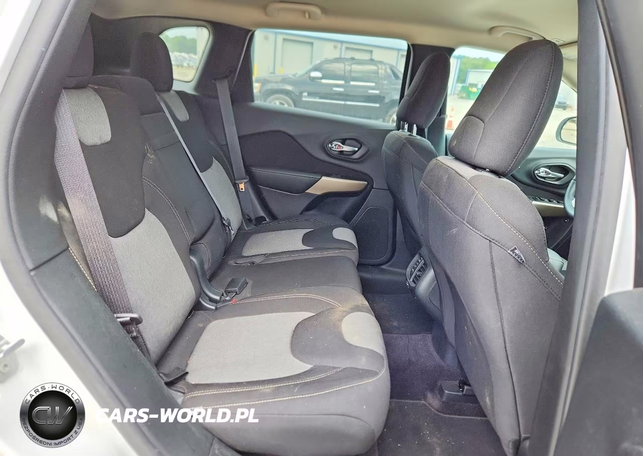 2018 Jeep Cherokee Latitude VIN:1C4PJLCB5JD542487 - 10