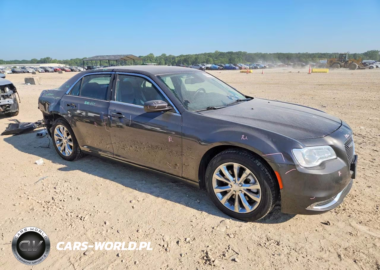 2017 Chrysler 300 Limited VIN:2C3CCARG9HH534281 - 4