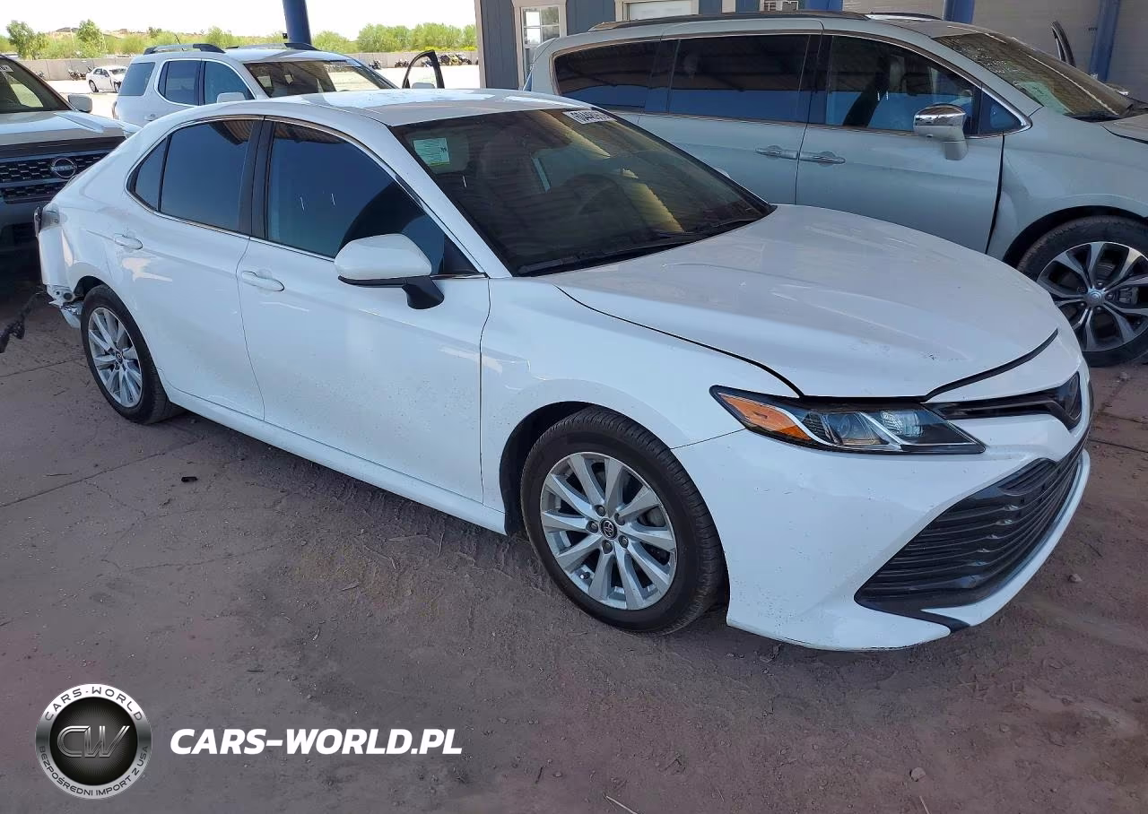 2019 Toyota Camry Le VIN:4T1B11HK5KU762619 - 4