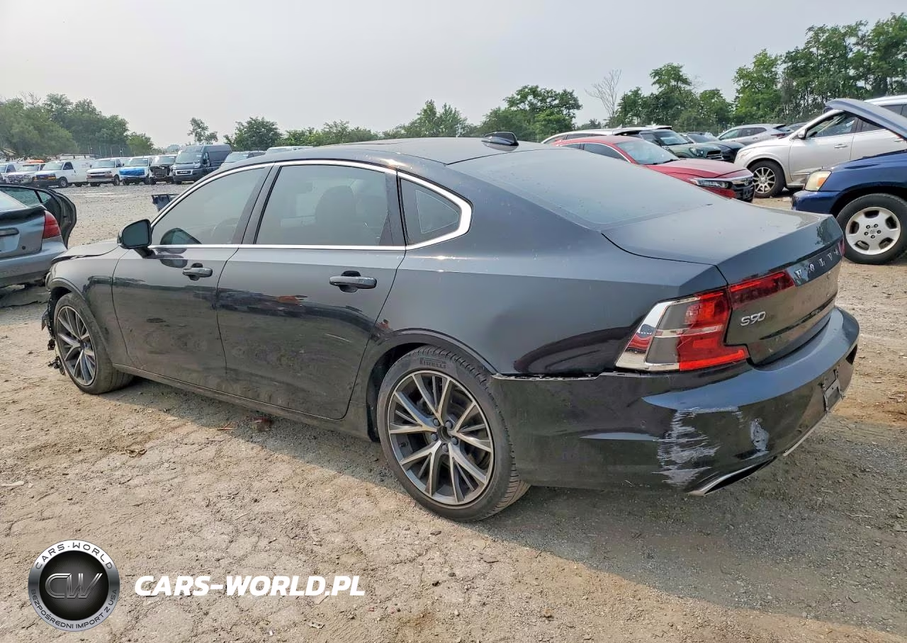 2018 Volvo S90 T6 Momentum VIN:LVY992MK1JP024703 - 2