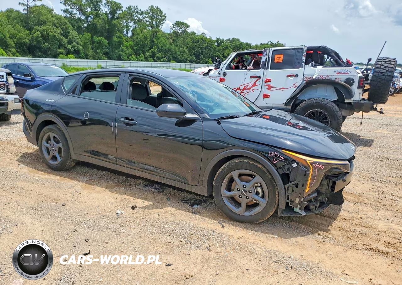 2025 Kia K4 Lxs VIN:3KPFT4DE9SE185884 - 4
