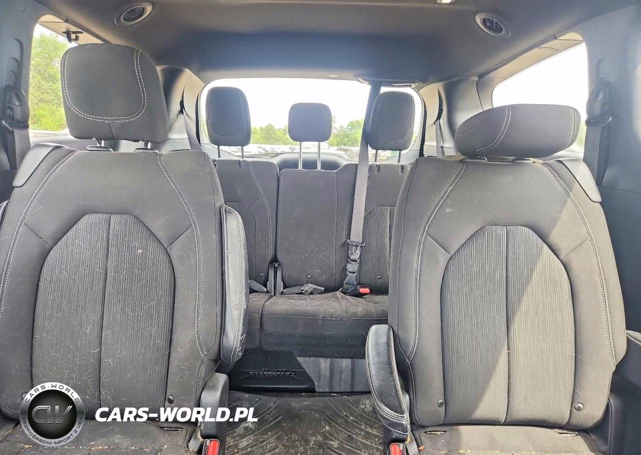 2019 Chrysler Pacifica Touring Plus VIN:2C4RC1FGXKR742035 - 10