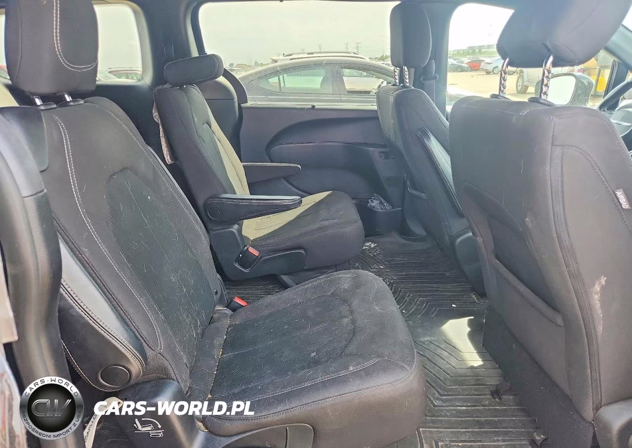 2019 Chrysler Pacifica Touring Plus VIN:2C4RC1FGXKR742035 - 11
