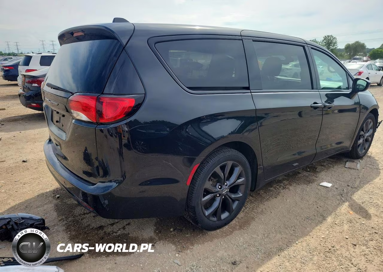 2019 Chrysler Pacifica Touring Plus VIN:2C4RC1FGXKR742035 - 3
