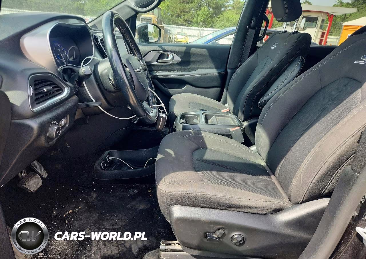 2019 Chrysler Pacifica Touring Plus VIN:2C4RC1FGXKR742035 - 7