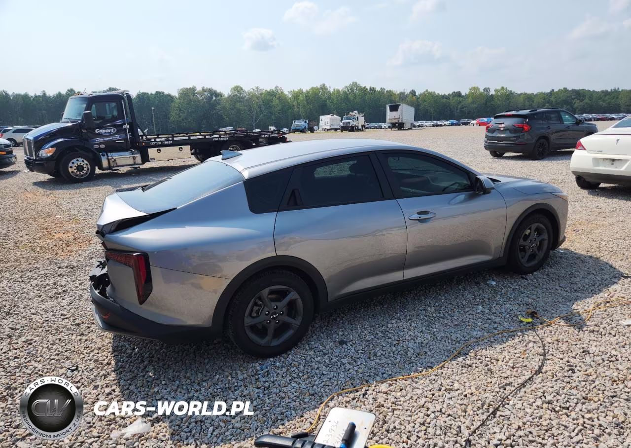 2025 Kia K4 Lxs VIN:3KPFT4DE3SE024852 - 3