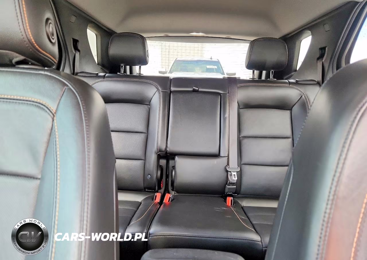 2018 Chevrolet Equinox Premier VIN:2GNAXVEV4J6285626 - 10
