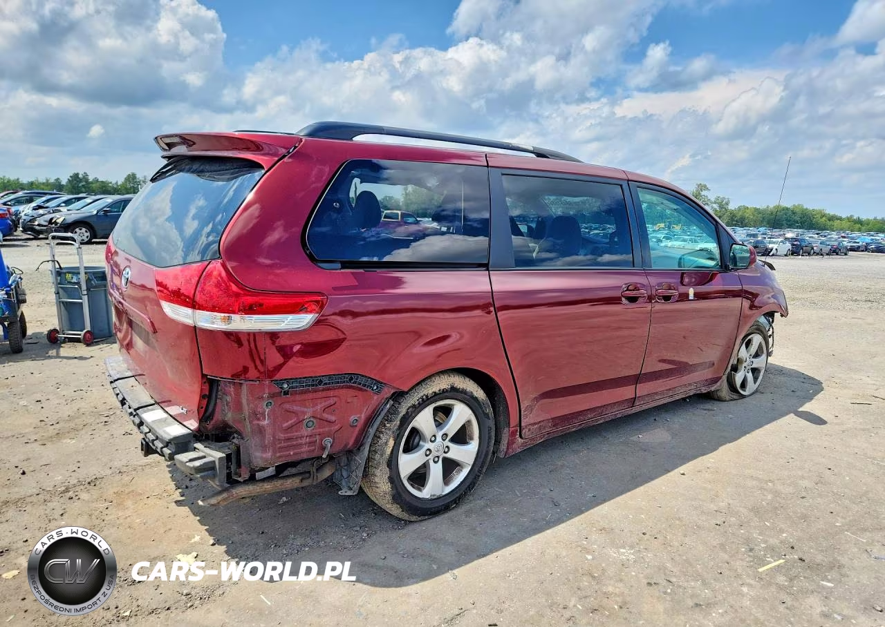 2014 Toyota Sienna Le VIN:5TDKK3DC6ES448689 - 3