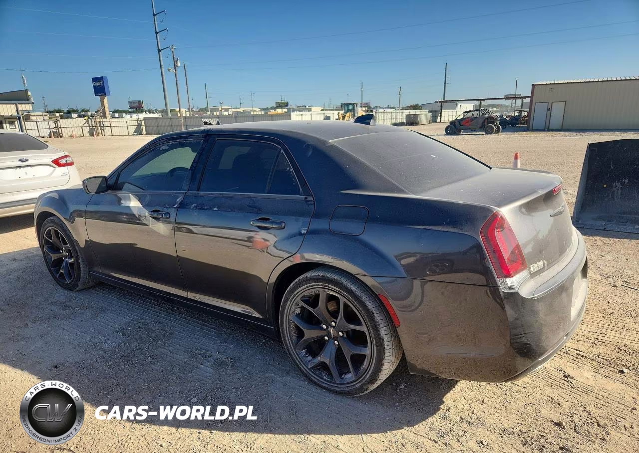 2020 Chrysler 300 Touring VIN:2C3CCAAG1LH212657 - 2