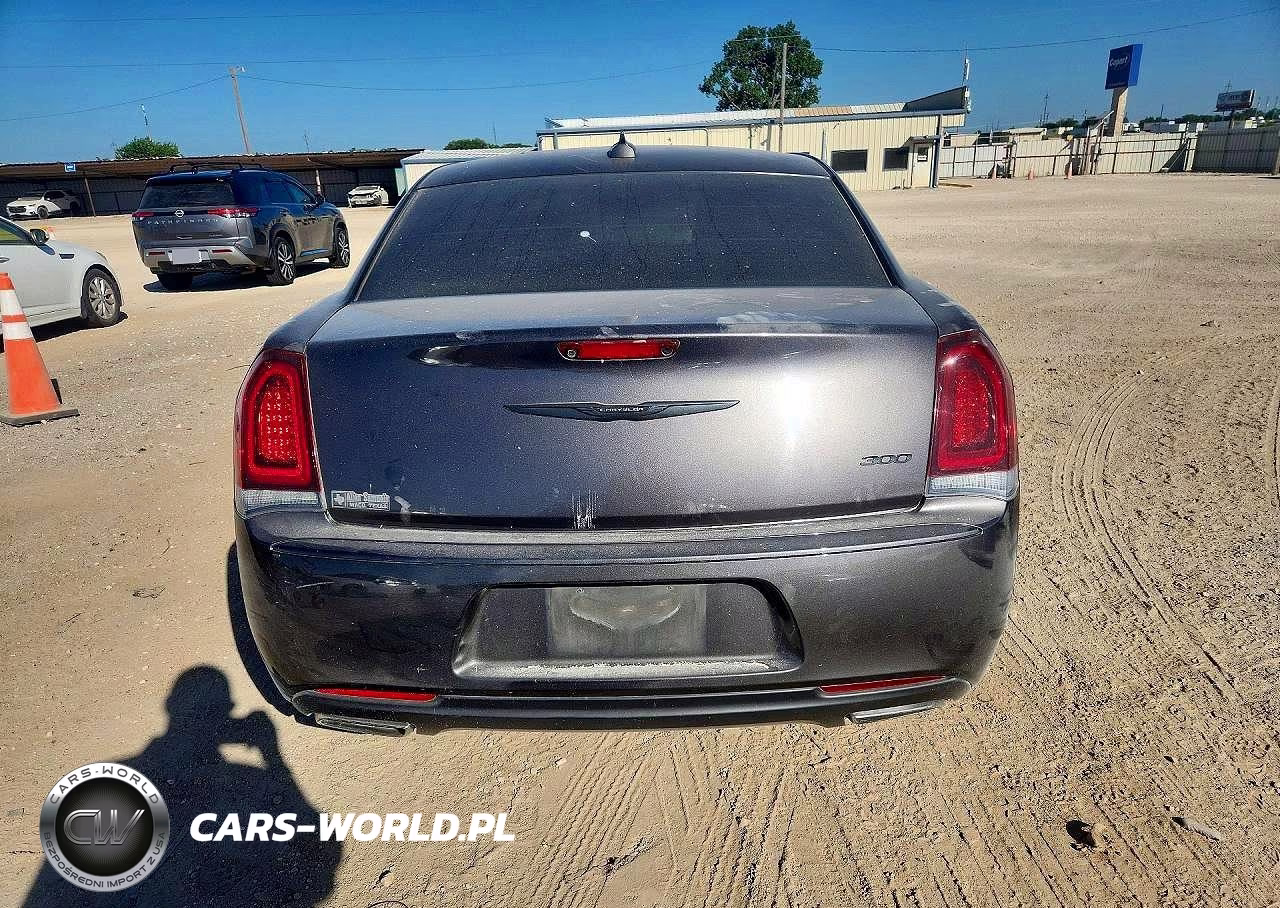 2020 Chrysler 300 Touring VIN:2C3CCAAG1LH212657 - 6
