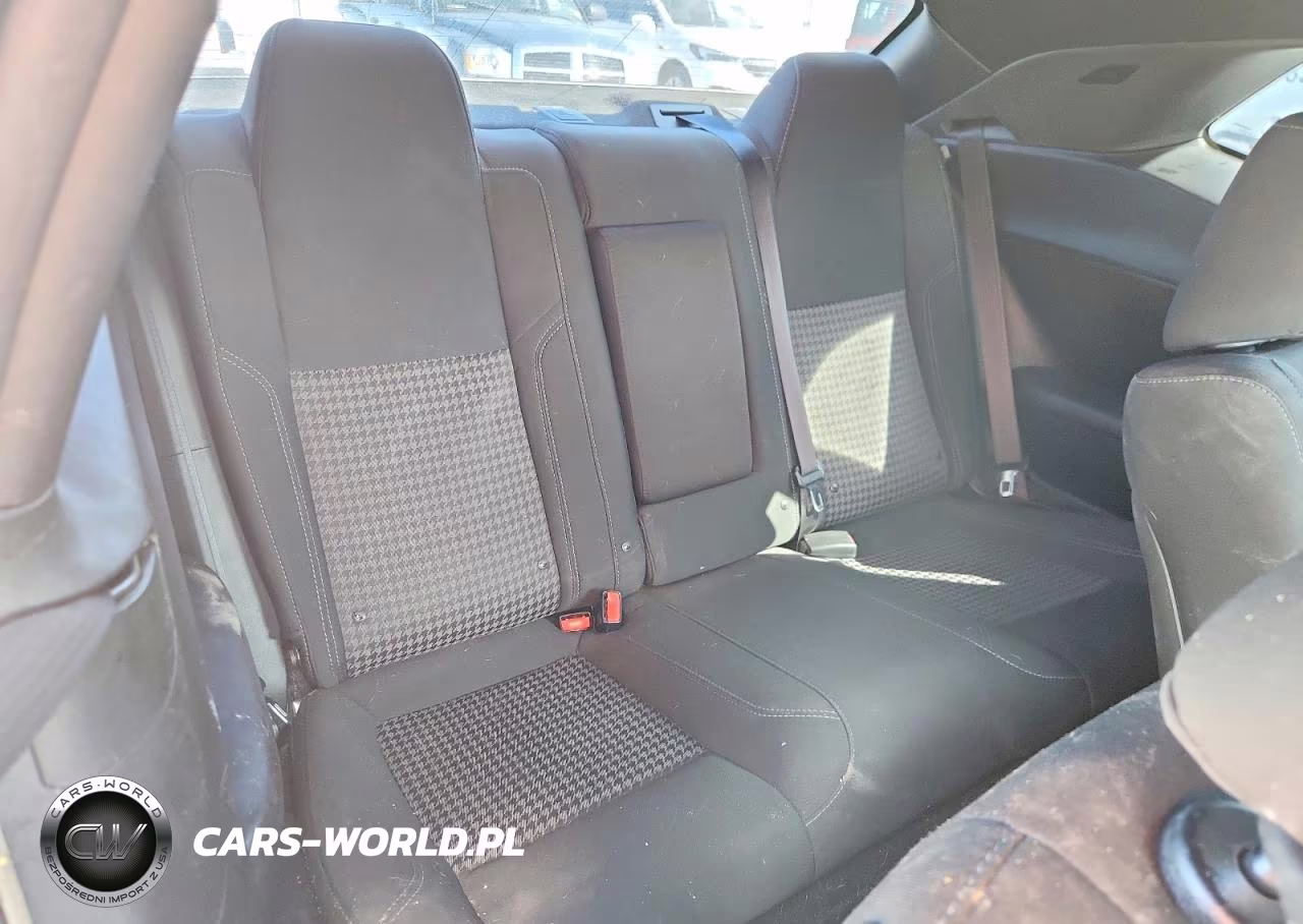 2018 Dodge Challenger Sxt VIN:2C3CDZAG9JH321943 - 10