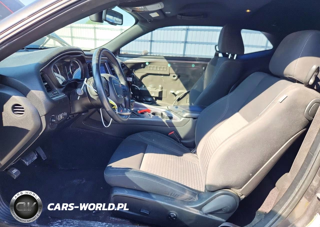2018 Dodge Challenger Sxt VIN:2C3CDZAG9JH321943 - 7