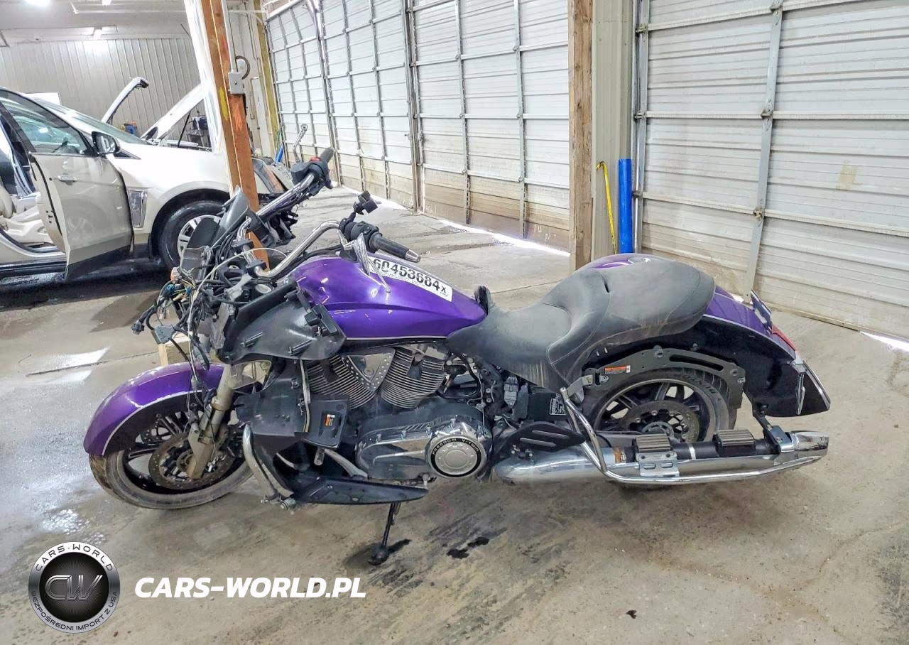 2014 Victory Motorcycles Cross Country Tour VIN:5VPTW36N8E3027518 - 3